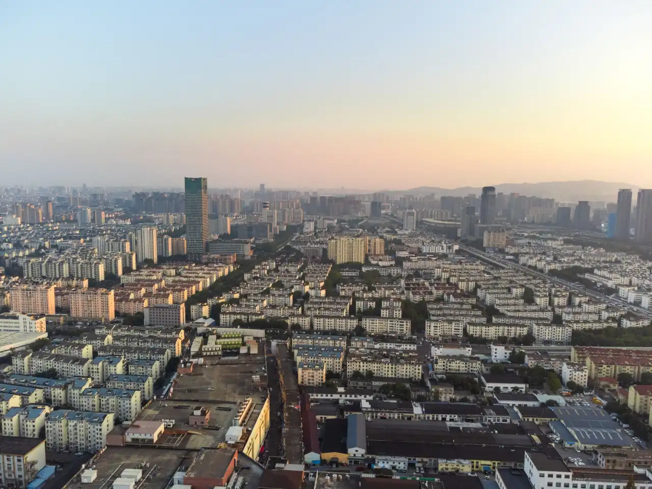 2025年智慧建筑政策趋势:楼宇自控系统合规要求与能效标准解读